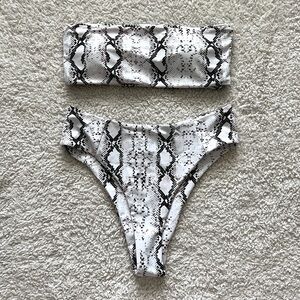 SHEIN Women’s Snake Print High Waisted Bikini Set Size Small